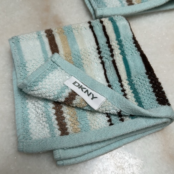 DKNY Wash Cloth Towels (2) - Picture 2 of 6